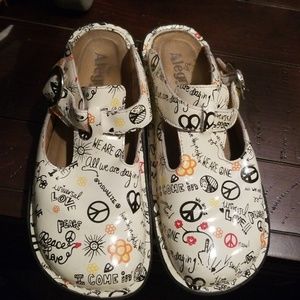 Algeria nursing clogs